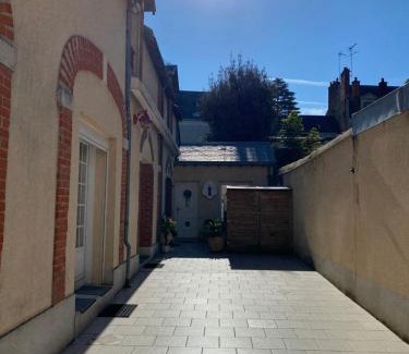 Flore Apartamento | LES JARDINS DE MA-MANS Maison cosy centre Le Mans PARKING privé gratuit