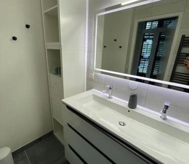 Aix-les-Bains City Center Apartamento | Les jardins de marlioz appartement 3 chambres et parkings