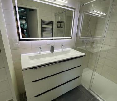 Aix-les-Bains City Center Apartamento | Les jardins de marlioz appartement 3 chambres et parkings