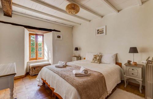 Paulinet Casa | Les Juliannes - Gîte La Pierre Etoilée Piscine Jardin