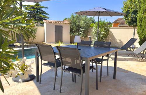 L'Isle-sur-la-Sorgue Casa | Les Lauriers Blancs air-conditioned villa with swimming pool