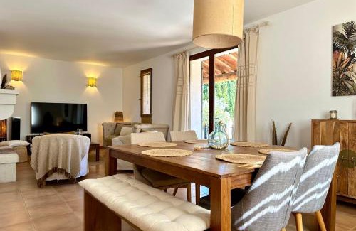 L'Isle-sur-la-Sorgue Casa | Les Lauriers Blancs air-conditioned villa with swimming pool