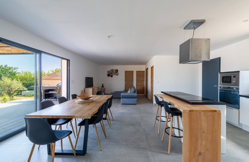 Bessas Casa | Les Lauriers Roses - Maison climatisée avec piscine