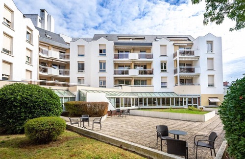 Saumur Casa | LES LILAS Very nice room in serviced residence with Restaurant