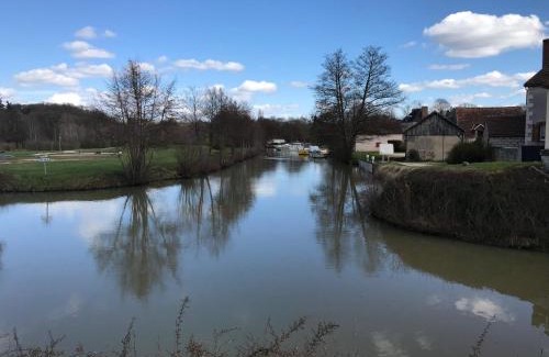 Rogny-les-Sept-Ecluses Apartamento | Les Lodges du Canal Vue sur le canal