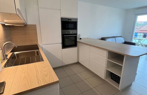 Miramas Apartamento | Les Ombrelles, apartment in secure residence with elevator and garage