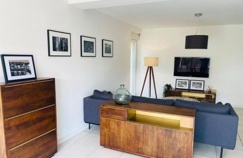 Chanas Apartamento | "Les Pâturages" Chanas - Maison Entière proche A7, 2 Chambres, 4 Personnes, Jardin Privé, Piscine & BBQ