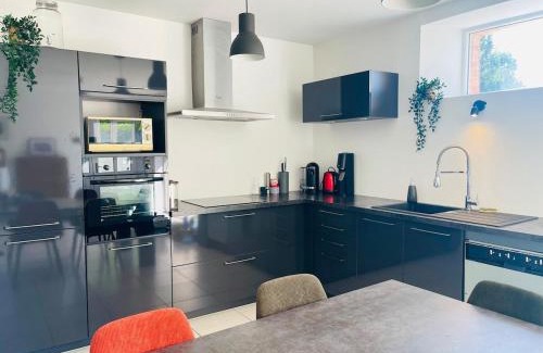 Chanas Apartamento | "Les Pâturages" Chanas - Maison Entière proche A7, 2 Chambres, 4 Personnes, Jardin Privé, Piscine & BBQ