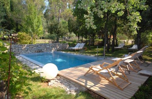 Besse-sur-Issole Cama Y Desayuno | Les Pierres Sauvages