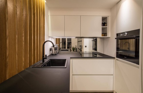 Sainte-Maxime Apartamento | LES PINS ENSOLEILLÉS / Contemporary apartment, sea view, 900m from the beach
