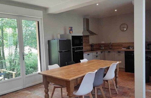 Jars Casa | Les Plançons, riverside terrace near Sancerre vineyards