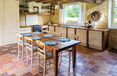 Saint-Flovier Casa | Descubre la tranquilidad en La Maison des Raffoux