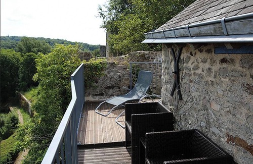 Sainte-Suzanne-and-Chammes Casa | Les Remparts de Sainte-Suzanne