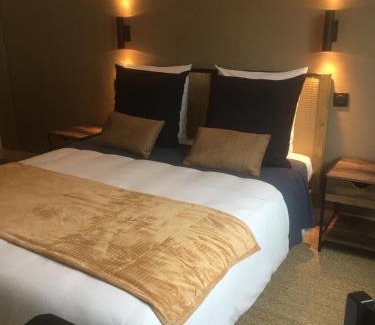 Chateauneuf-du-Faou Cama Y Desayuno | Les Remparts