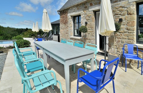 Roz-sur-Couesnon Villa | Les Roches Bleues - Climatisée avec piscine et jacuzzi