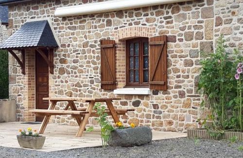 Trans-la-Foret Casa | Les Roses Trémières