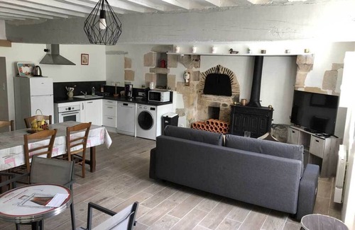 Jars Casa | Les Ruellés, a renovated former farmhouse in a green setting