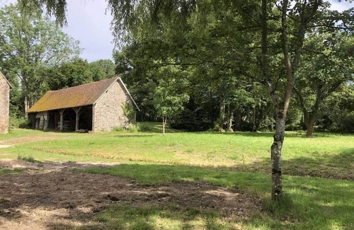 Jars Casa | Les Ruellés, a renovated former farmhouse in a green setting