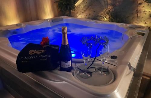 Bonneval Apartamento | Les Secrets Rooms - Bonneval - Love Room - Spa et Hammam Privatif