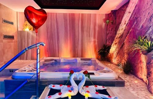 Bonneval Apartamento | Les Secrets Rooms - Bonneval - Love Room - Spa et Hammam Privatif