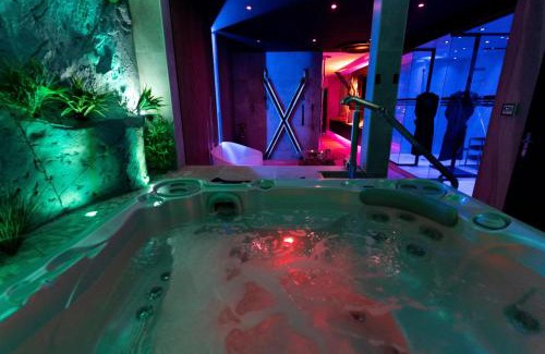 Bonneval Apartamento | Les Secrets Rooms - Bonneval - Love Room - Spa et Hammam Privatif