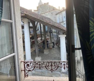 Villebois-Lavalette Apartamento | les vieilles Halles de Villebois