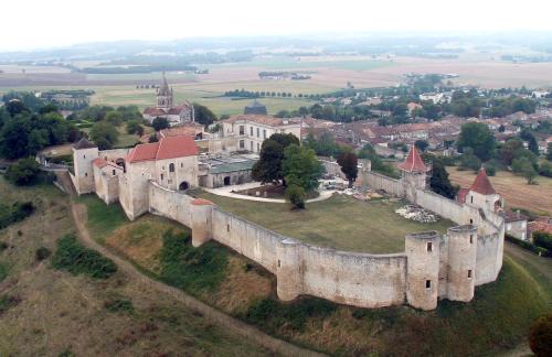 Villebois-Lavalette Apartamento | les vieilles Halles de Villebois