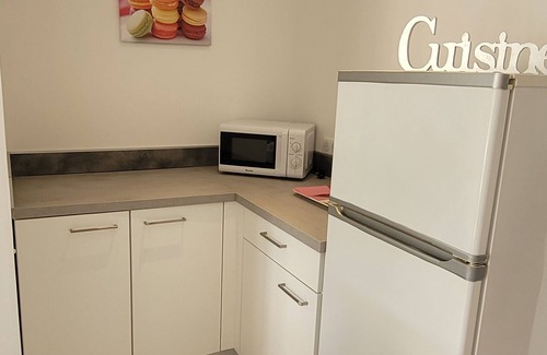 Saint-Martin-d'Ardeche Apartamento | LES VIGNES Apartment at the gateway to the Ardèche Gorges. River 50 metres away