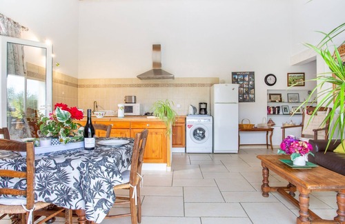 Menerbes Casa | Les Vignes by Interhome