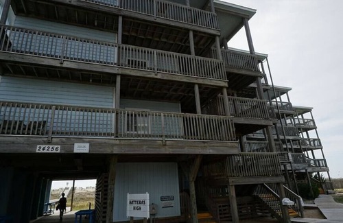 Rodanthe Condominio | Less Expensive! Oceanfront 2BR/2 Bath 3rd Floor Condo, Pool, Deck