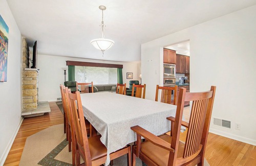 Harters Heights Casa | Less than 1 block to Notre Dame! Sleeps 14