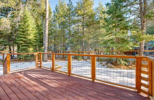 Tahoma Apartamento | Less Than 1 Mi to Beach Peaceful Studio with Deck in Tahoma