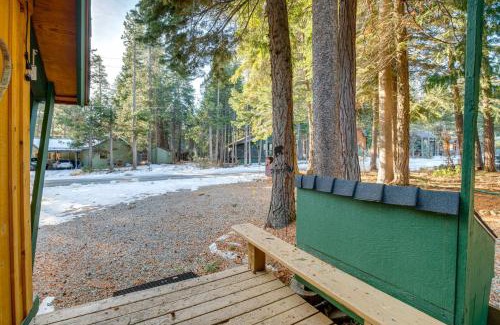 Tahoma Apartamento | Less Than 1 Mi to Beach Peaceful Studio with Deck in Tahoma