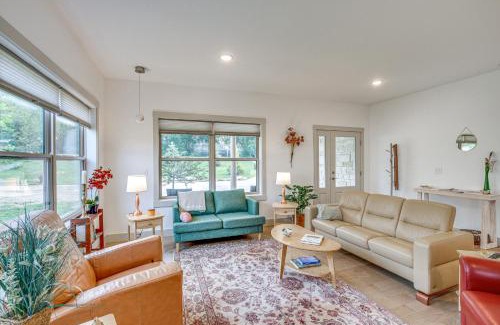Pine Island Casa | Less Than 1 Mi to Dtwn Pine Island Updated Home with Yard!