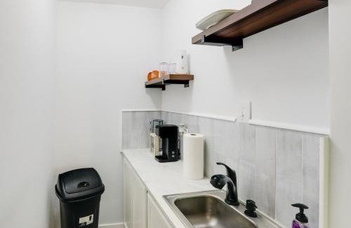 Greenwood Apartamento | Less Than 1 Mi to Dtwn Updated Studio in North Greenwood!