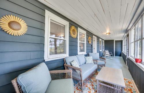 Beebe Plain Casa | Less Than 1 Mi to Lake Mtn-View Cabin with Porch in Newport