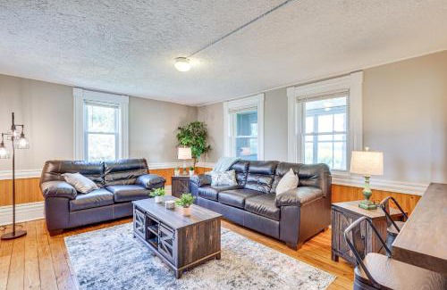 Beebe Plain Casa | Less Than 1 Mi to Lake Mtn-View Cabin with Porch in Newport