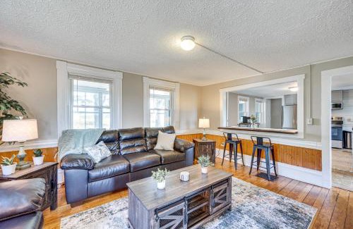 Beebe Plain Casa | Less Than 1 Mi to Lake Mtn-View Cabin with Porch in Newport