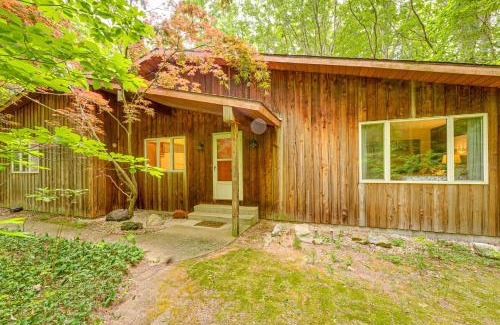 Whitehall Casa | Less Than 1 Mi to Lake Michigan Peaceful Cabin with Yard!