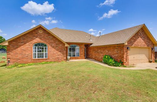 Edmond Casa | Less Than 1 Mi to Oak Tree National Cozy Getaway!
