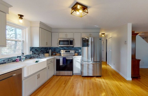 Charlestown Casa | Less than 10 minutes from several beaches