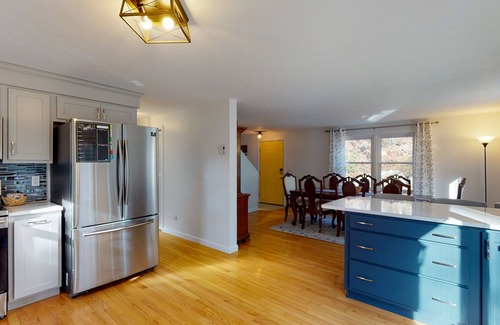 Charlestown Casa | Less than 10 minutes from several beaches