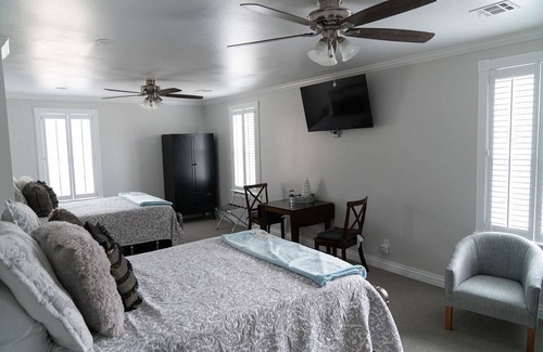 Zion National Park South Entrance Cama Y Desayuno | Less than 10 minutes to Zion Nat'l Park Entrance, Newly renovated B&B in quiet town, with private en suite bathroom with e-bikes available for rental.