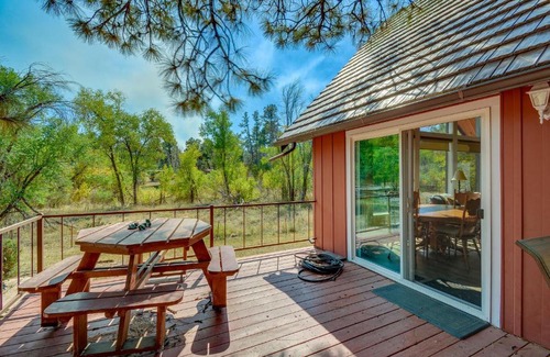 Prescott Casa | Less Than 2 Mi to Dtwn Prescott Cabin with Furnished Deck