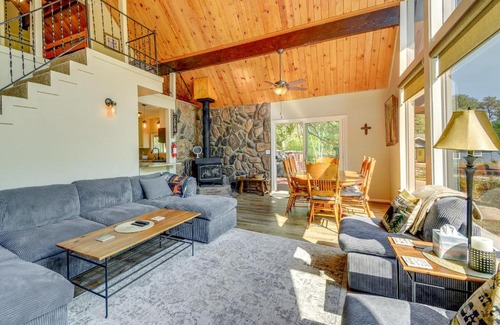 Prescott Casa | Less Than 2 Mi to Dtwn Prescott Cabin with Furnished Deck