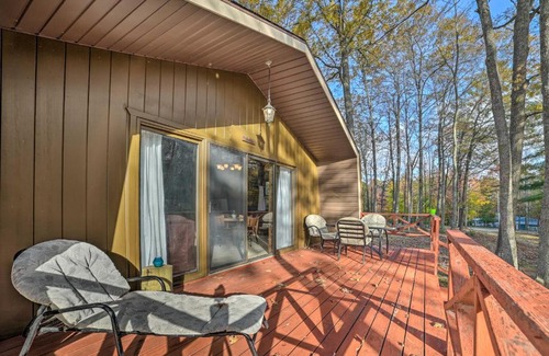 Higgins Lake Casa | Less Than 3 Mi to Higgins Lake Roscommon Cabin with Deck