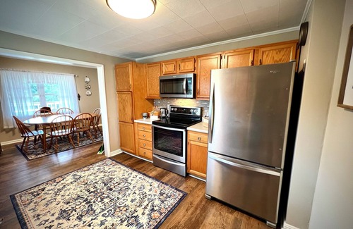 Victor Casa | Lester Lodge minutes to New River Gorge. Charming 4 bedroom house on 4.5 acres