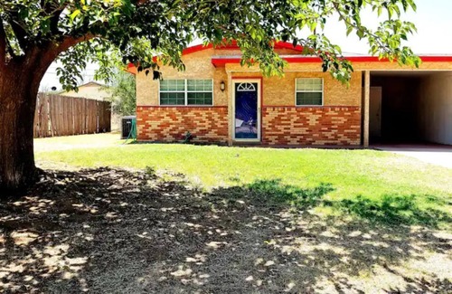 Big Spring Casa | Let D's Cozy Cottage Provide a Comfortable Stay!