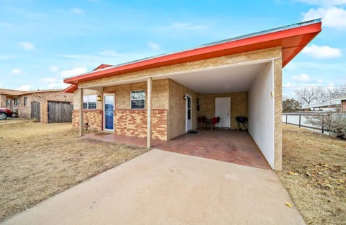 Big Spring Casa | Let D's Cozy Cottage Provide a Comfortable Stay!