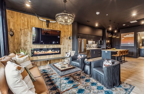Edgehill Condominio | Let 'Er Buck Nashville on Music Row near Broadway with Pool, Patio, Parking